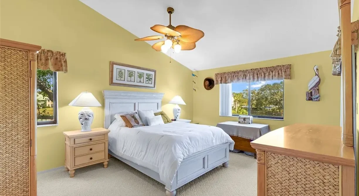 5720-Pelican-Pointe-Dr-Unit-3-Bedroom