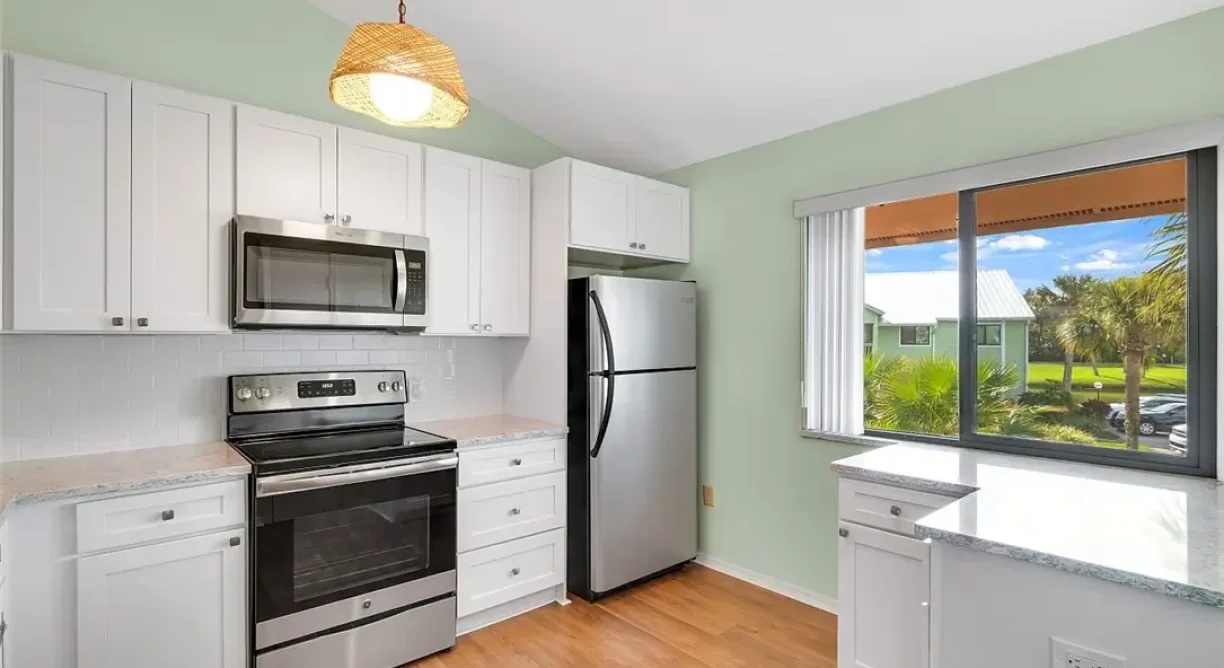 5720-Pelican-Pointe-Dr-Unit-3-Kitchen