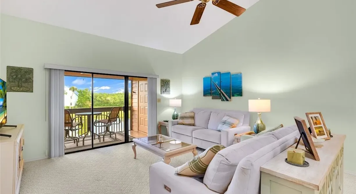 5720-Pelican-Pointe-Dr-Unit-3-Living-Room